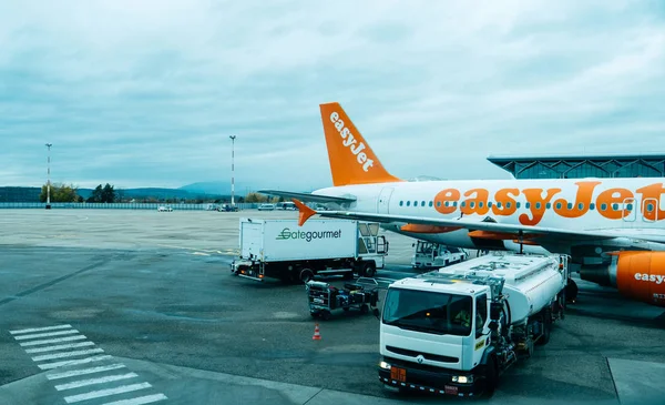 Aicraft Exploitatiedoor Easyjet luchtvaartmaatschappijen luchthaven Basel — Stockfoto