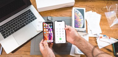 Adam unboxing en son iphone Xs ve Apple Watch serisi 4