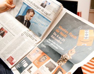 Le Figaro gazetesi Emmanuel Macron Amazon reklam