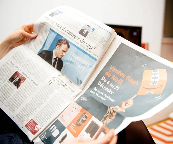 Diario Le Figaro Emmanuel Macron Amazon Publicidad — Foto de Stock