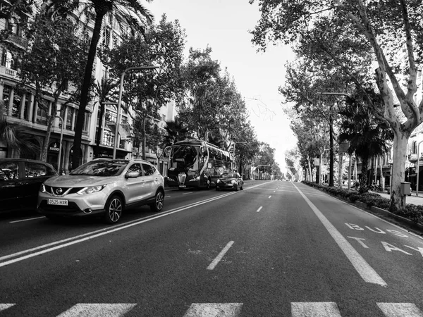 Boulevard Barcelona com vista desfocada — Fotografia de Stock