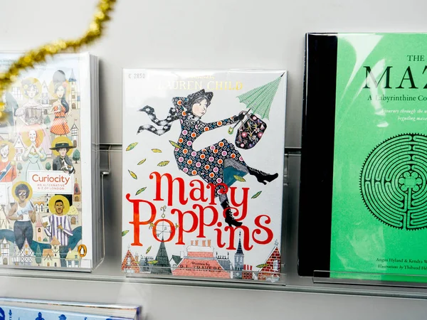 Mary Poppins illusztrált Lauren könyv értékesítés könyvtár — Stock Fotó