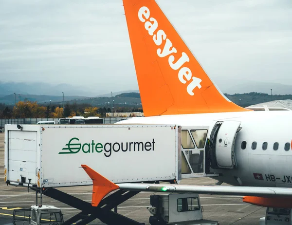 Airbus A320-214 gestito da EasyJet GateGourmet — Foto Stock