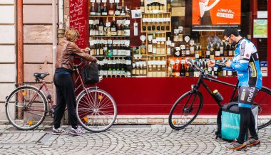 Deliveroo kurye gıda modern city teslim
