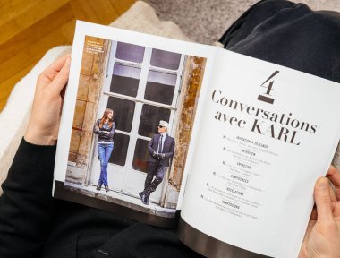 Kadın Le Figaro haraç Karl Lagerfeld ölümüne okuma