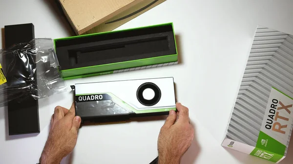 Above view unboxing of Nvidia Quadro RTX 5000 GPU — Stock Photo, Image