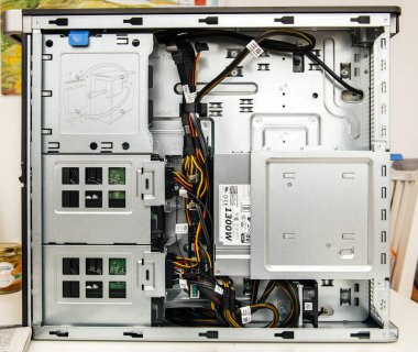 Yeni Dell Precision T7910 iş istasyonu açık olgusu