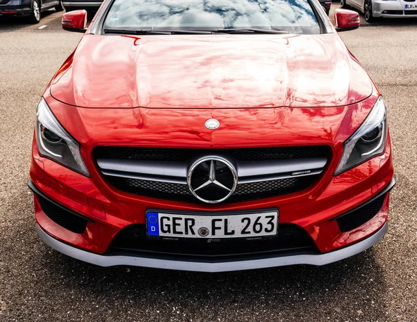 Blick auf luxuriöse rote Mercedes-Benz amg — Stockfoto