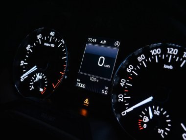 bir araba 10000 km kilometre taşı