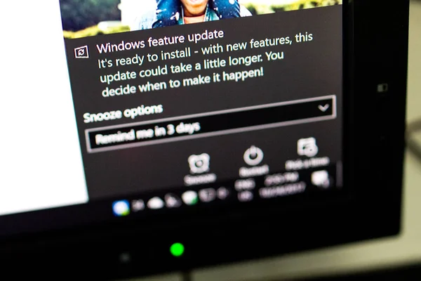 Powiadomienie dla Microoft Windows funkcji Aktualizacja gotowe — Zdjęcie stockowe