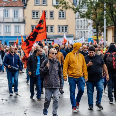 Emmanuel Macron işçi reformlara karşı siyasi Mart