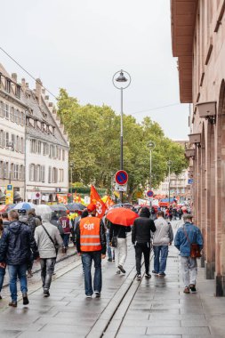 Emmanuel Macron işçi reformlara karşı siyasi Mart