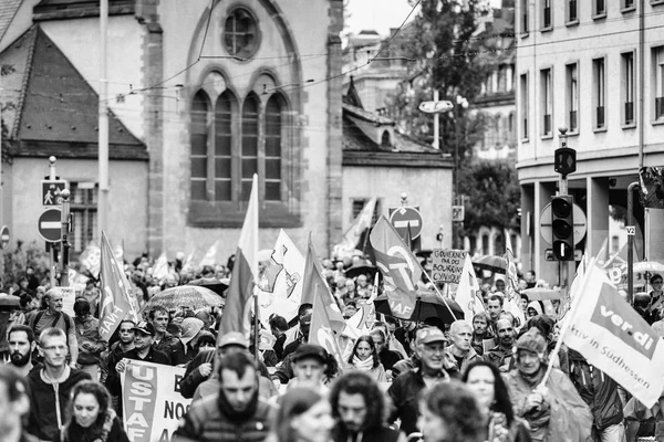 反对艾曼纽尔·马龙劳工改革的政治游行 — 图库照片