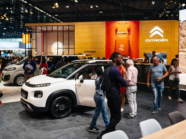 Kiállítás Mondial Párizsi Autószalonon, az új Citroen Suv c5 Aircross hibrid — Stock Fotó