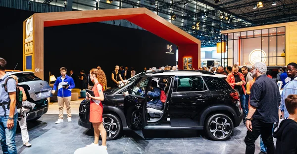 Exposición Mondial Paris Motor Show con el nuevo Citroen SUV — Foto de Stock