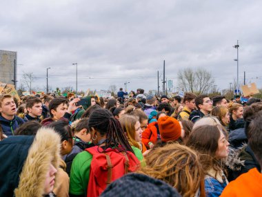 Protestocular, küresel hareketi Cuma gelecek için