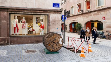 Kent içi yayalara fiber optik kurulum