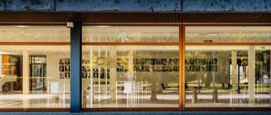 Tüm portreleri mevcut hizmet veren hakimler Federal Anayasa Mahkemesi emekli