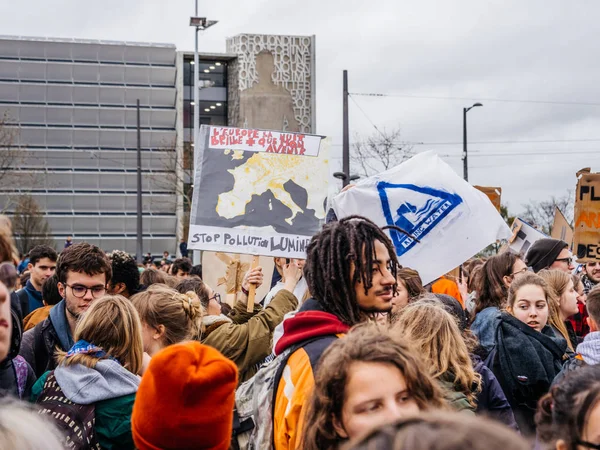 Protest gegen Lichtverschmutzung in der Nähe des Europäischen Parlaments — Stockfoto