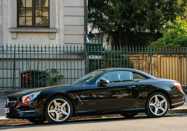 Black luxury Mercedes-Benz Sl coupe — Stock Photo, Image