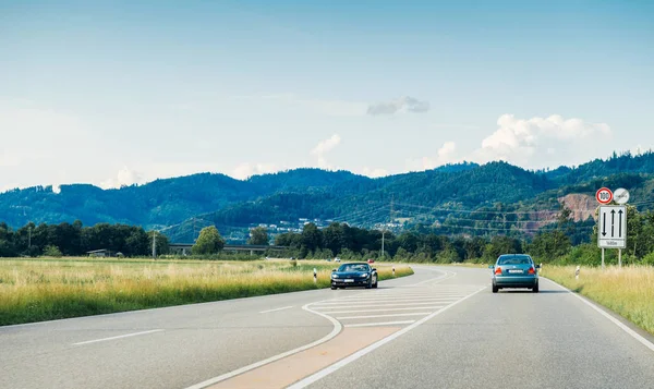 Niemiecka autostrada hevrolet Corvette Convertible Cabriolet samochód — Zdjęcie stockowe
