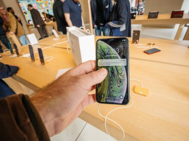 iPhone Apple mağazası Champs-Elysees Prix app içinde Xs alışveriş