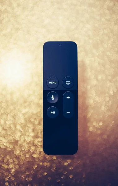 Nouvelle télécommande Apple TV 4K avec fond fondu étincelant Siri — Photo