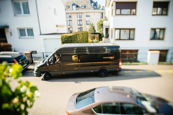 Вид UPS Delivery Van сверху. — стоковое фото