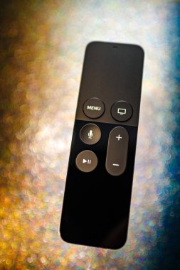 Siri ışıltı arka plan ile yeni Apple Tv 4k uzaktan kumanda