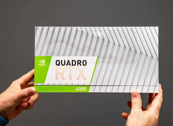 Senior man holding cardboard box of new Nvidia Quadro RTX cards — Stock Photo, Image