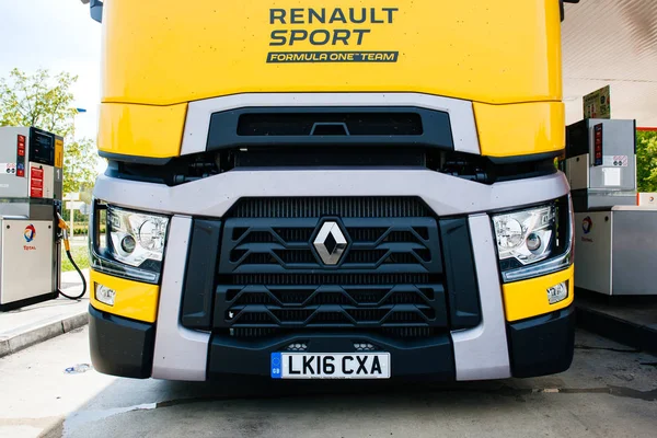 Renault T520 Yellow Truck Formula 1 Stazione di servizio del Team — Foto Stock