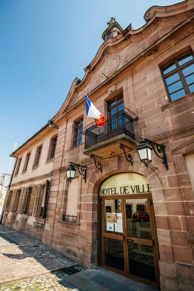 Hotel de ville palazzo del municipio con bandiera francese — Foto Stock