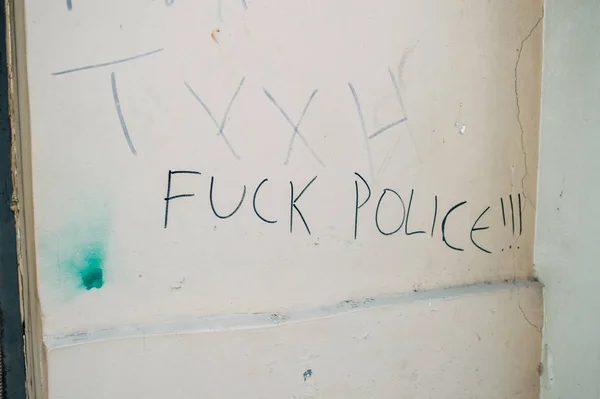 Fuck politie teken op de muur in Athene Griekenland — Stockfoto