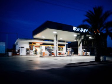 Palma de Mallorca İspanya İspanyol Repsol benzin istasyonu