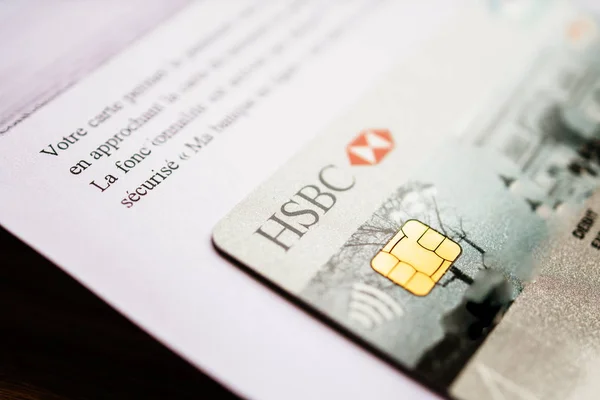 新汇丰Visa借记卡倾斜移镜头在芯片安全 — 图库照片