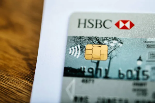 Новый фокус дебетовой карты HSBC Visa на чиповой карте — стоковое фото