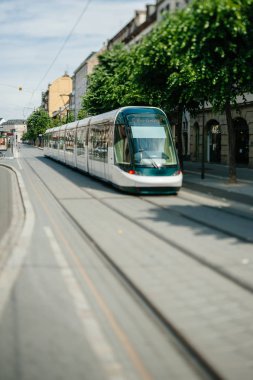 Tilt-shift Strasbourg Fransa tramvay varış kalkış istasyonu