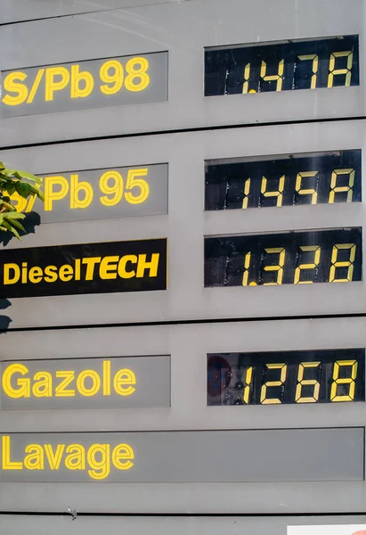 Big panel with gas prices for 98, 95, Diesel Tech, Gazole — Stock Photo, Image