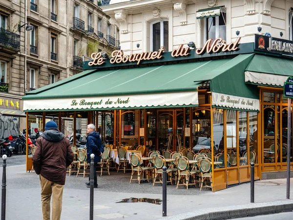 Le bouquet du nord en Rue de Maubeuge restaurante cafetería bar — Foto de Stock