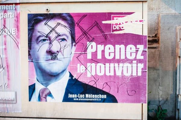 Cartel electoral político vandalizado con Jean-Luc Melenchon — Foto de Stock