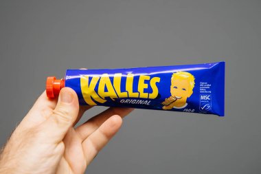 Kalles Origian havyar ile erkek el tutma tüpü