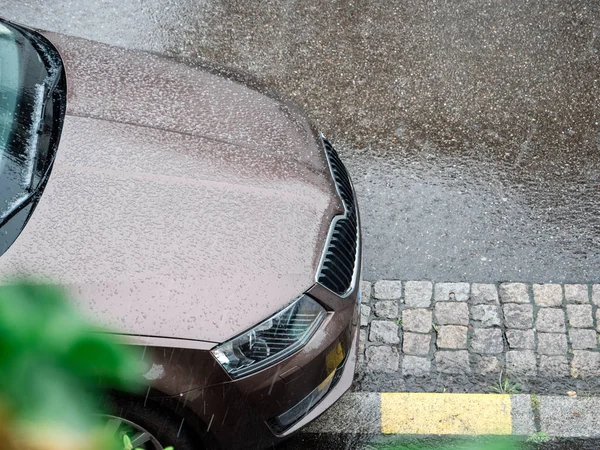 Grandine brutto tempo nuova auto — Foto Stock