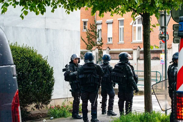 Cuadrón de policías gerdarms agentes de seguridad de la calle —  Fotos de Stock