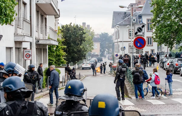 Visão traseira dos policiais e jornalistas franceses Protesto — Fotografia de Stock
