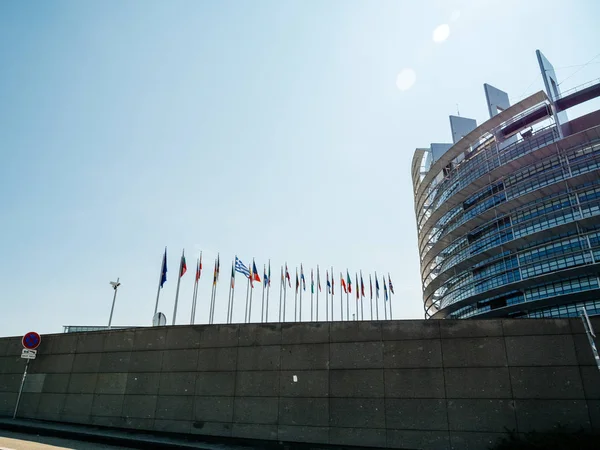 欧洲联盟成员国在议会前 — 图库照片