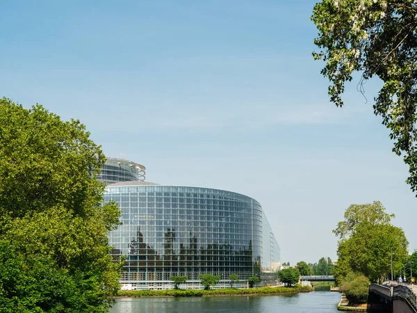 Hoofdkwartier gebouw van het EuropeesParlement Straatsburg — Stockfoto