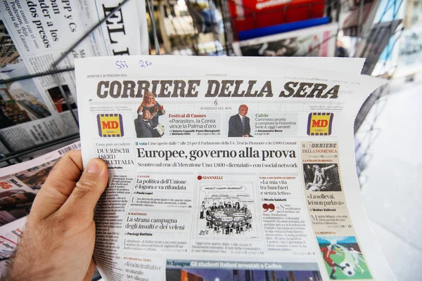 Italiensk tidning 2019 Europaparlamentets valkiosk — Stockfoto