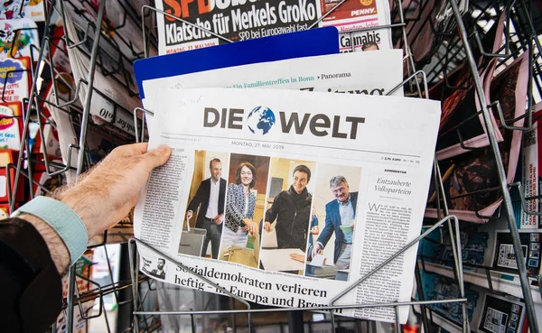 Die Welt krant 2019 verkiezings kiosk van het EuropeesParlement — Stockfoto
