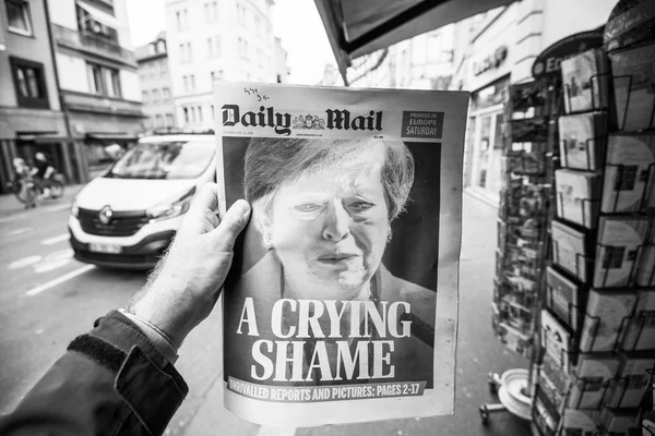 Theresa May llorando The Daily Mail resignación — Foto de Stock