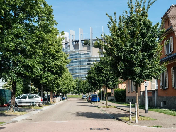 Sede del Parlamento Europeo vista desde la calle Allee du Printemps — Foto de Stock